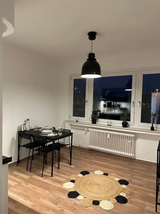 Apartment Mit Wohnkuche & Balkon Dusseldorf Germany